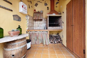 Property grounds - Vacation Apartment 'La Casita Canaria' with Sea View, Shared Terrace and Wi-Fi (Los Silos)