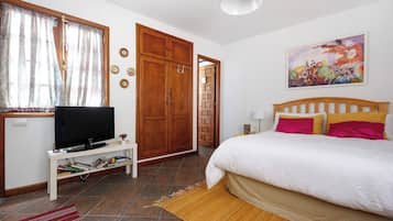 1 dormitorio, tabla de planchar con plancha, wifi gratis y ropa de cama