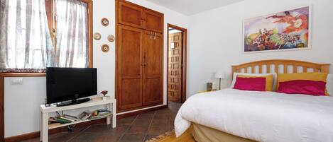 2 chambres, fer et planche à repasser, Wi-Fi gratuit, draps fournis