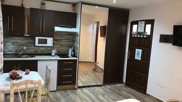 2 dormitorios, tabla de planchar con plancha, wifi gratis y ropa de cama