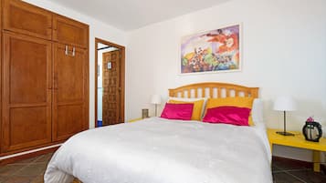 2 slaapkamers, een strijkplank/strijkijzer, gratis wifi, beddengoed