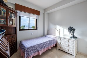 3 bedrooms, iron/ironing board, free WiFi, bed sheets - Holiday Apartment in Fuengirola Centre with Balcony, A/C & WiFi (Fuengirola)