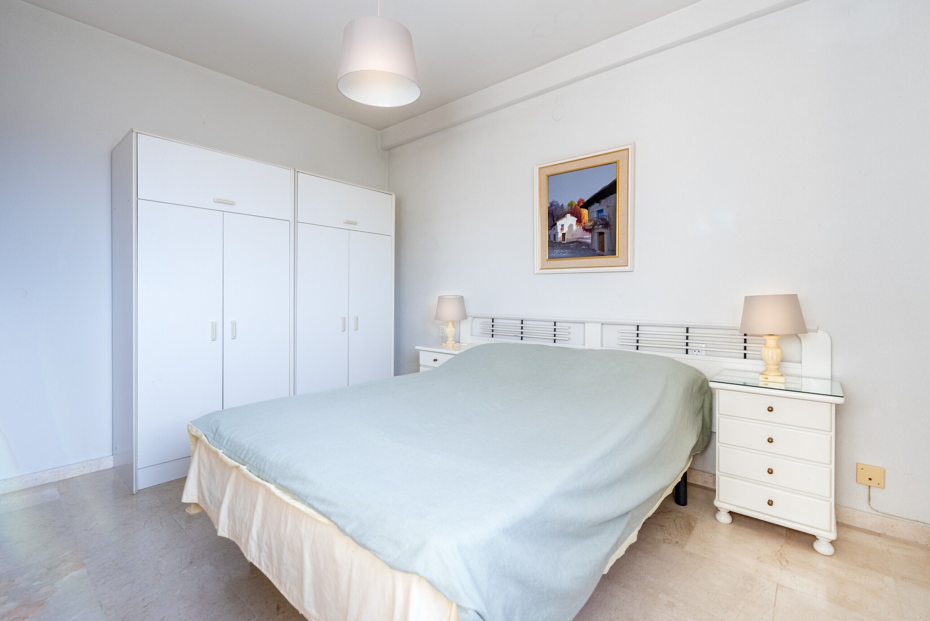 3 slaapkamers, een strijkplank/strijkijzer, gratis wifi, beddengoed