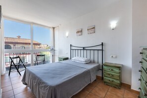 1 bedroom, iron/ironing board, free WiFi, bed sheets - Holiday Apartment in Fuegirola Centre with Balcony, Air Conditioning & Wi-Fi (Fuengirola)