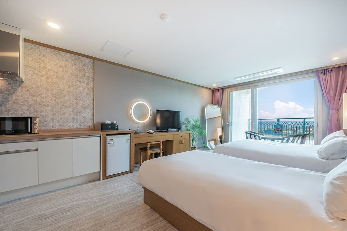 deluxe twin room | 2 bedrooms, free wifi