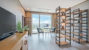 Deluxe Double Room (Dining) | 2 bedrooms, free WiFi