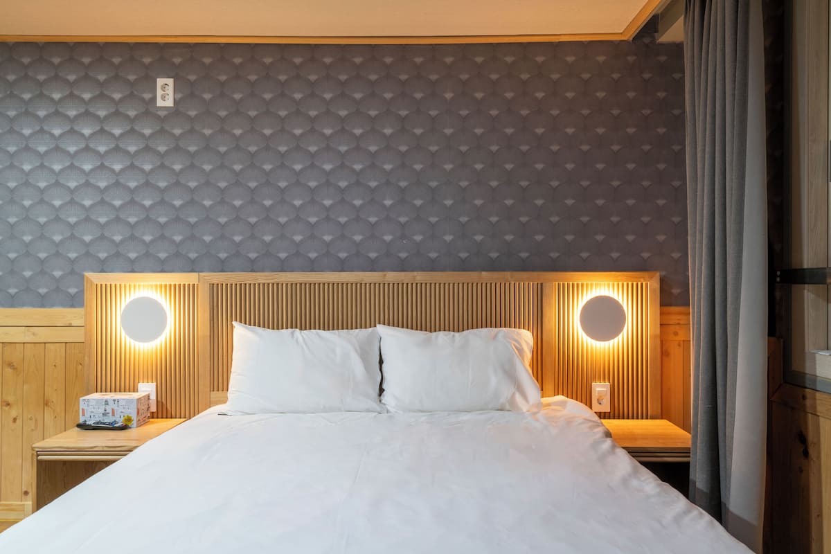 Double Room | Free WiFi, bed sheets