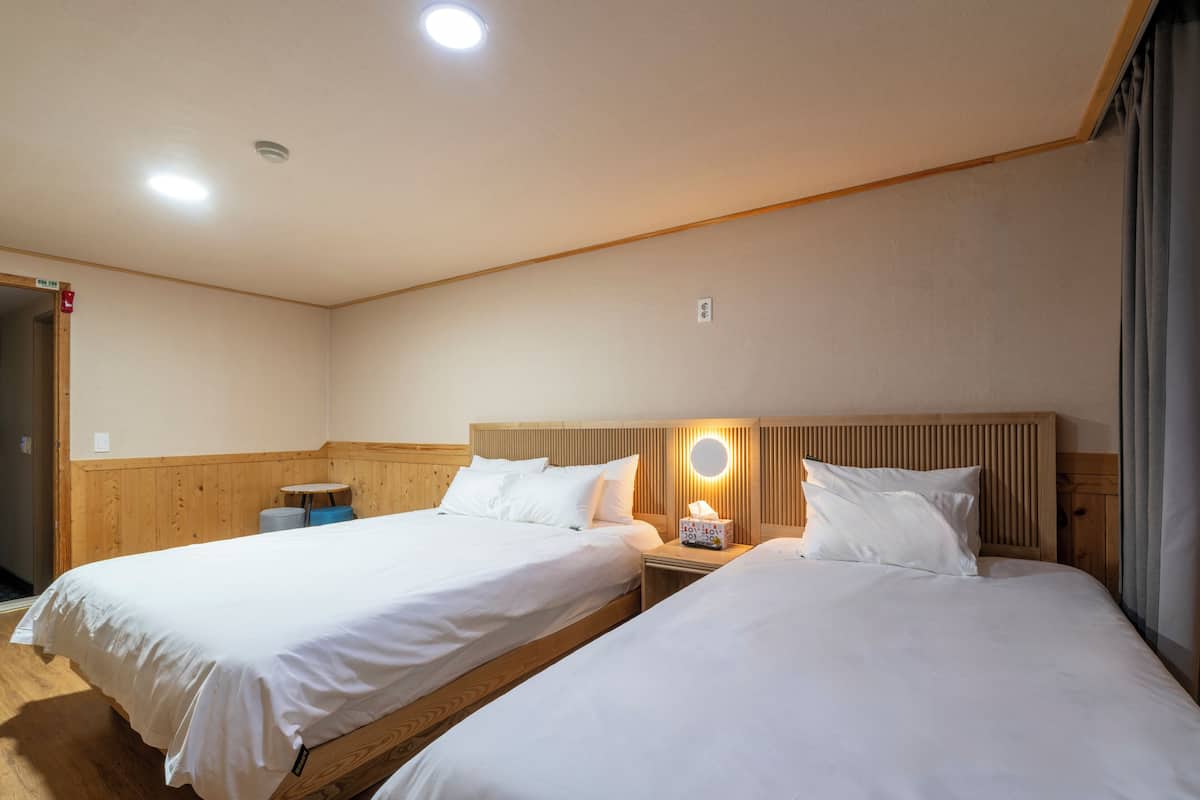 Triple Room | Free WiFi, bed sheets