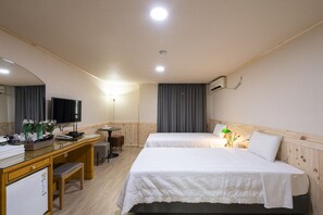 Twin Room | Free WiFi, bed sheets - New Jeju Hotel (Jeju City)