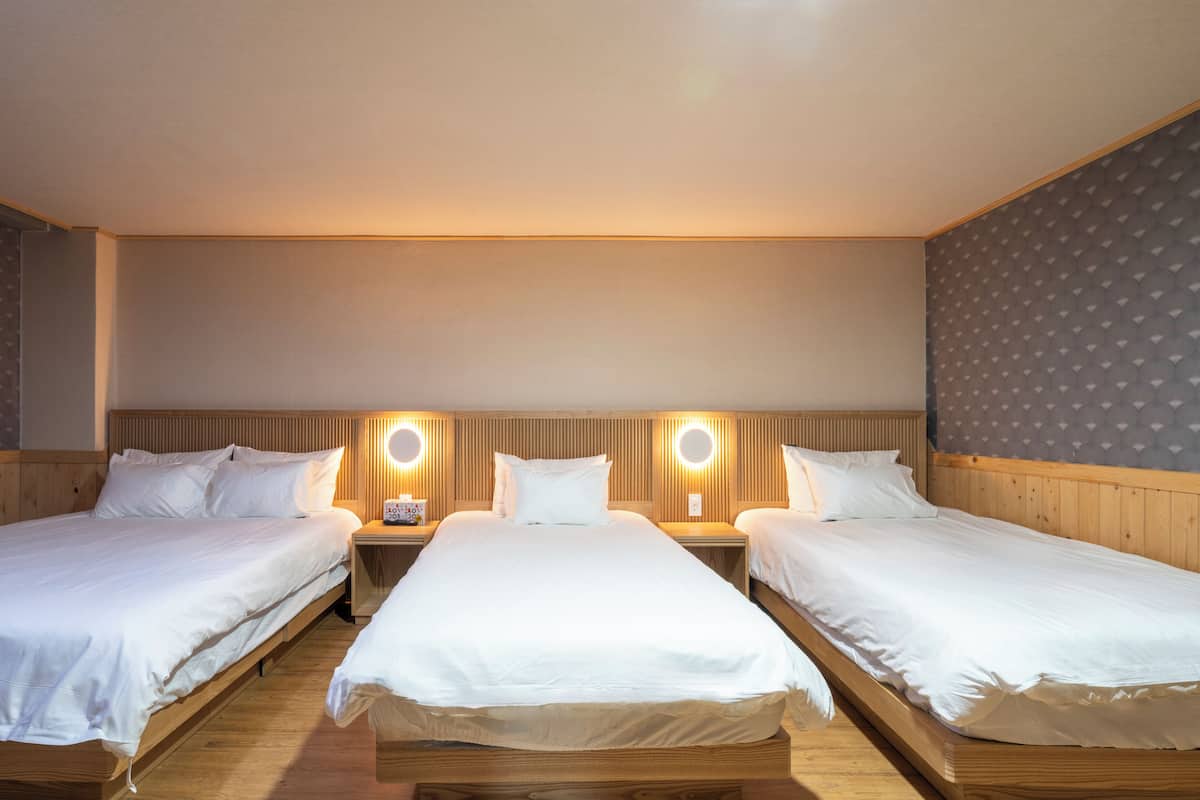 Deluxe Twin Room | Free WiFi, bed sheets