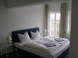 3 Schlafzimmer, Reisekinderbett, Bettwäsche, Rollstuhlgeeignet