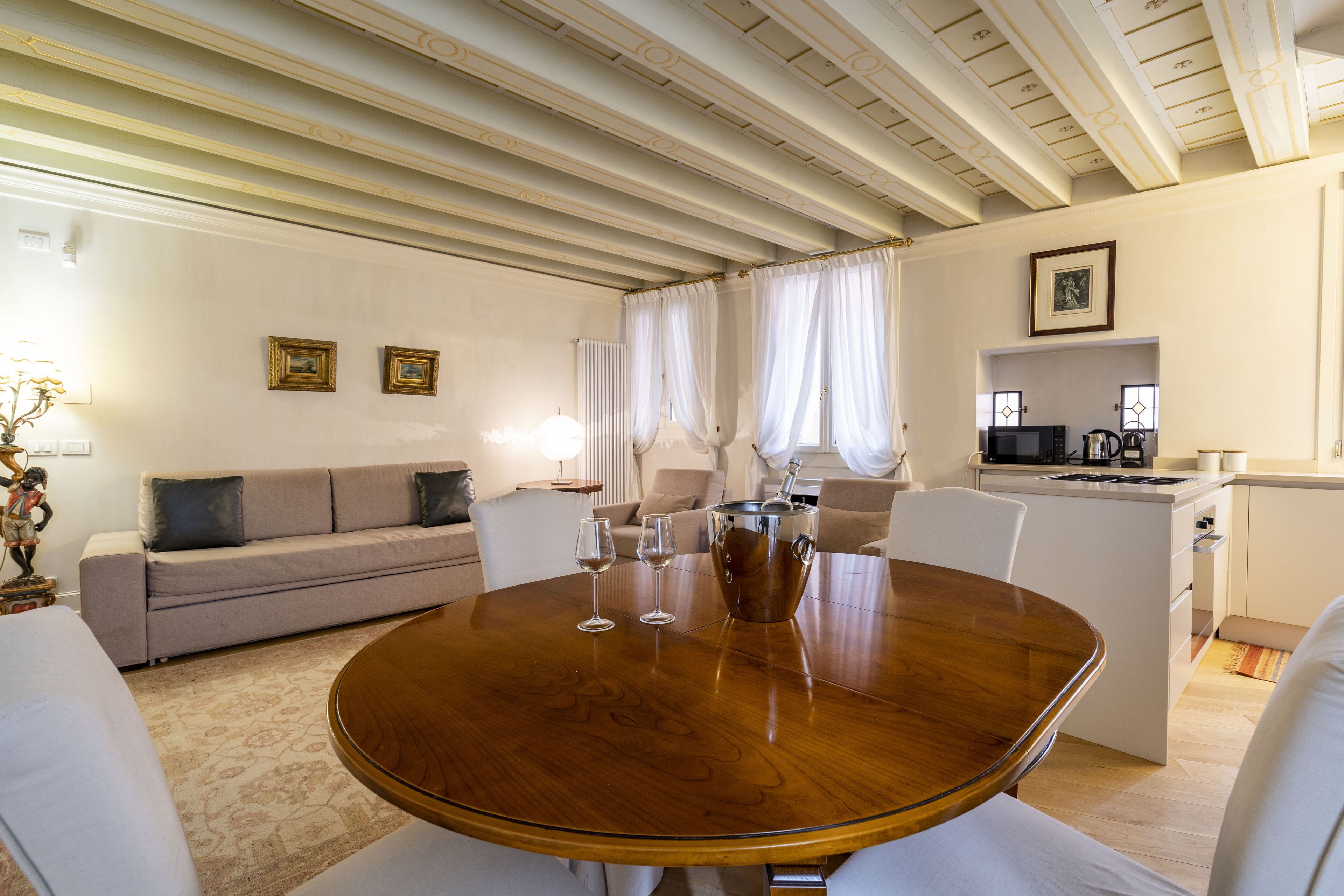 Deluxe Apartment | Living area