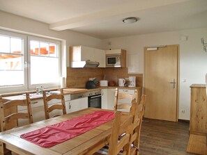 Kühlschrank, Mikrowelle, Ofen, Geschirrspüler