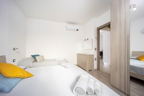 2 slaapkamers, een strijkplank/strijkijzer, reisbedje, wifi