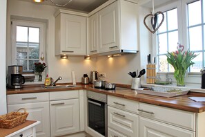 Fridge, oven, dishwasher, coffee/tea maker