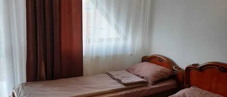 1 bedroom, iron/ironing board, free WiFi