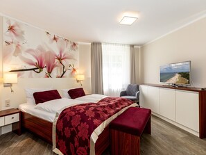 3 bedrooms, in-room safe, WiFi, bed sheets - FW 15, apartments on the beach - max. 4 persons - FeWo Am Strand / (Kühlungsborn)