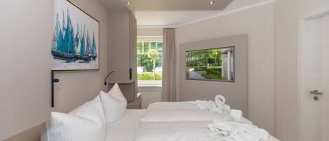 2 bedrooms, in-room safe, WiFi, bed sheets