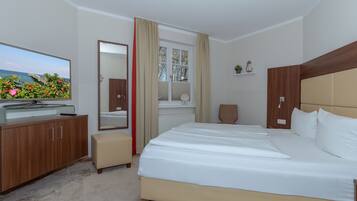 2 bedrooms, in-room safe, WiFi, bed sheets