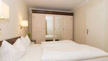 2 bedrooms, in-room safe, WiFi, bed sheets
