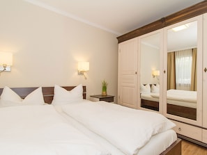 2 bedrooms, in-room safe, WiFi, bed sheets