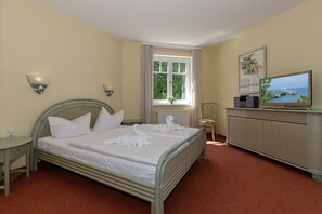 3 bedrooms, in-room safe, WiFi, bed sheets