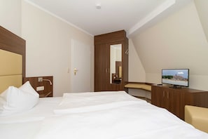 2 bedrooms, in-room safe, WiFi, bed sheets