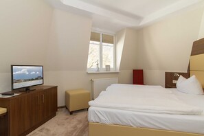 2 bedrooms, in-room safe, WiFi, bed sheets