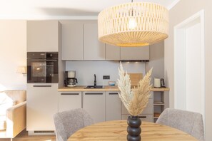 Fridge, microwave, coffee/tea maker, electric kettle - FW 46, apartments on the beach - max. 4 persons - FeWo Am Strand / (Kühlungsborn)