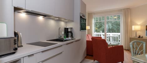 Fridge, microwave, oven, coffee/tea maker