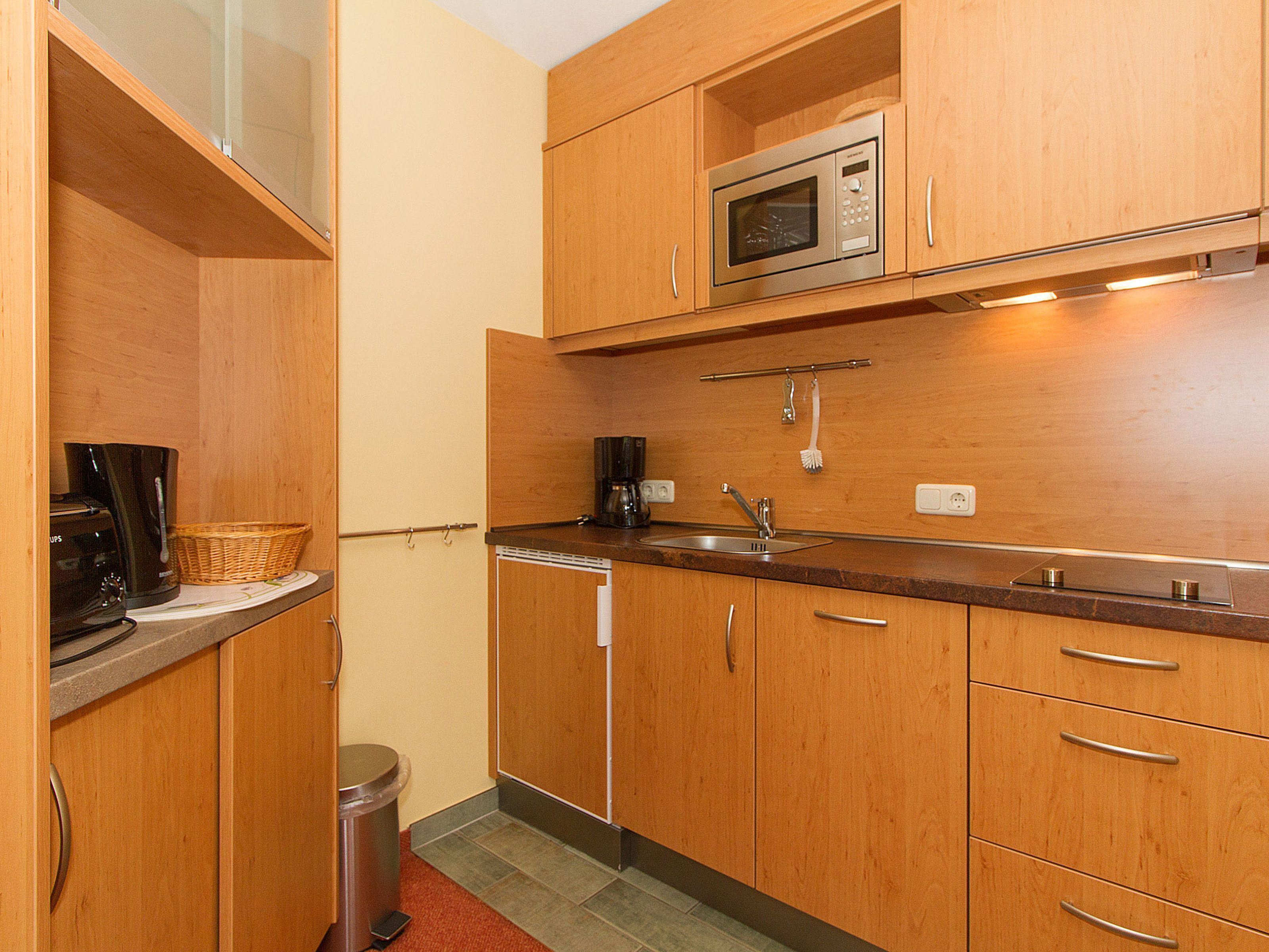 Coffee/tea maker, fridge, microwave, dishwasher