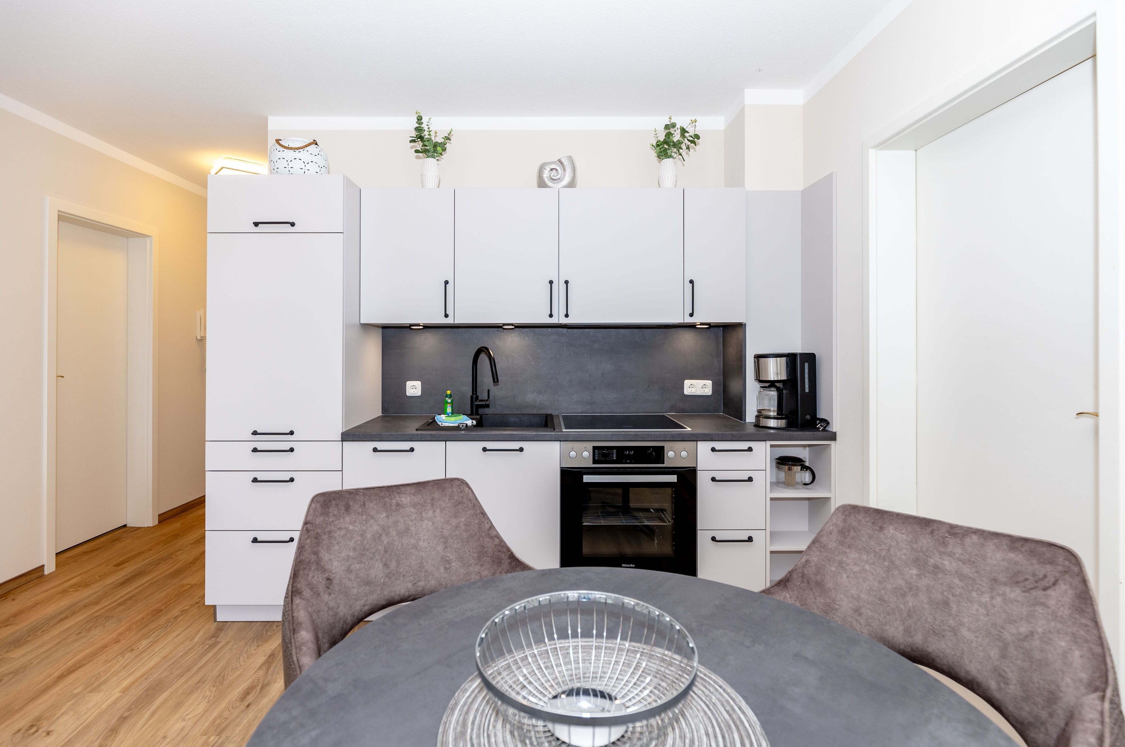 Kühlschrank, Mikrowelle, Ofen, Geschirrspüler