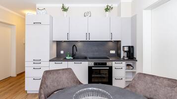 Coffee/tea maker, fridge, microwave, oven