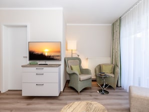 TV - FW 37, apartments on the beach - max. 4 persons - FeWo Am Strand / (Kühlungsborn)
