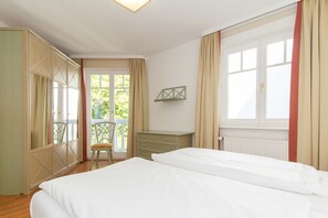 2 bedrooms, in-room safe, WiFi, bed sheets