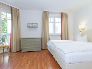 2 bedrooms, in-room safe, WiFi, bed sheets - FW 34, apartments on the beach - max. 4 persons - FeWo Am Strand / (Kühlungsborn)