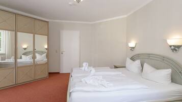 3 bedrooms, in-room safe, WiFi, bed sheets