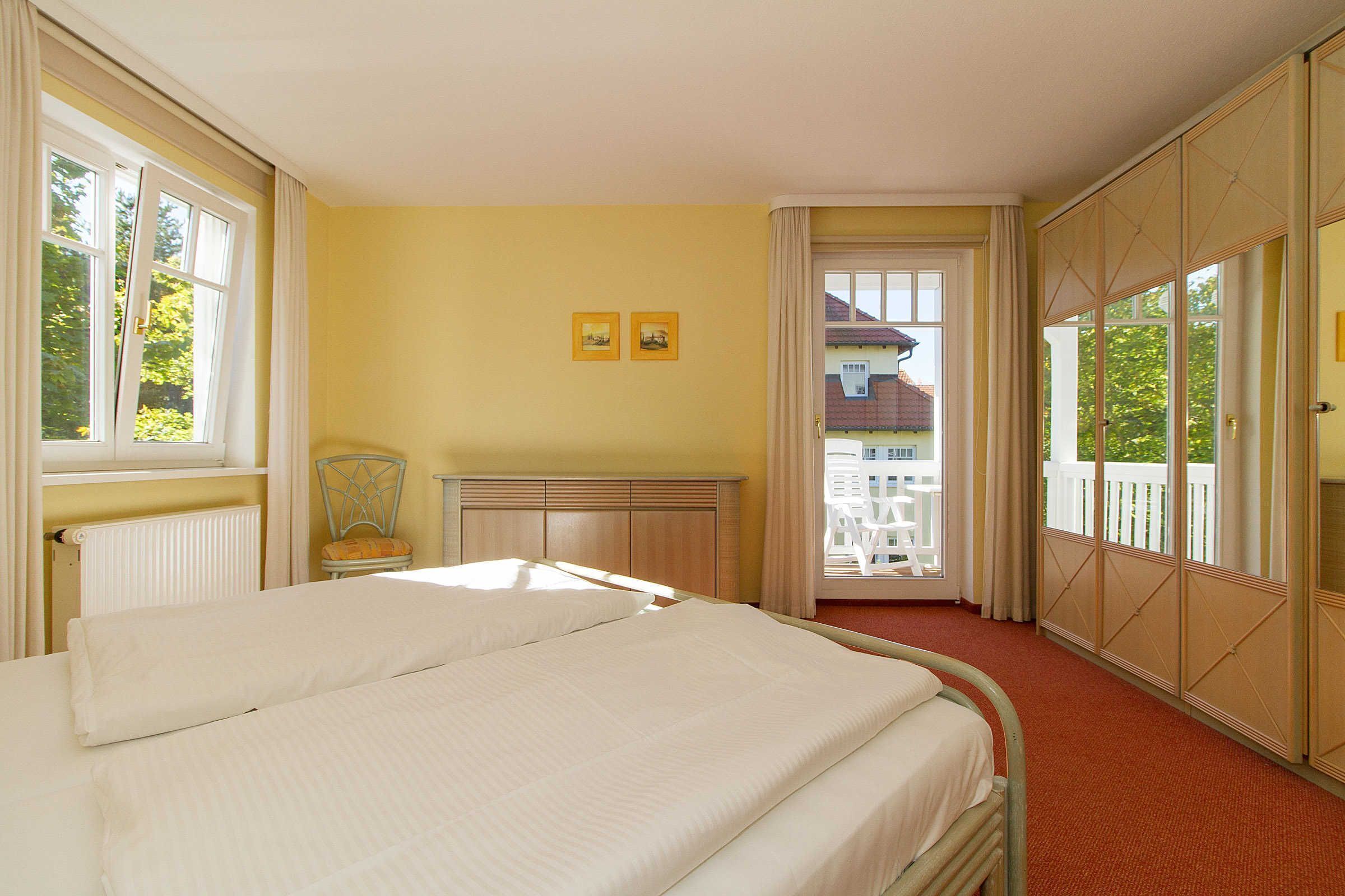 3 bedrooms, in-room safe, WiFi, bed sheets