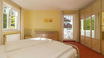 3 bedrooms, in-room safe, WiFi, bed sheets