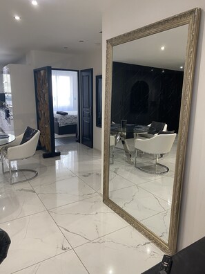 2 chambres, fer et planche à repasser, Wi-Fi gratuit, draps fournis