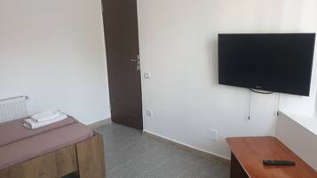 1 bedroom, iron/ironing board, free WiFi