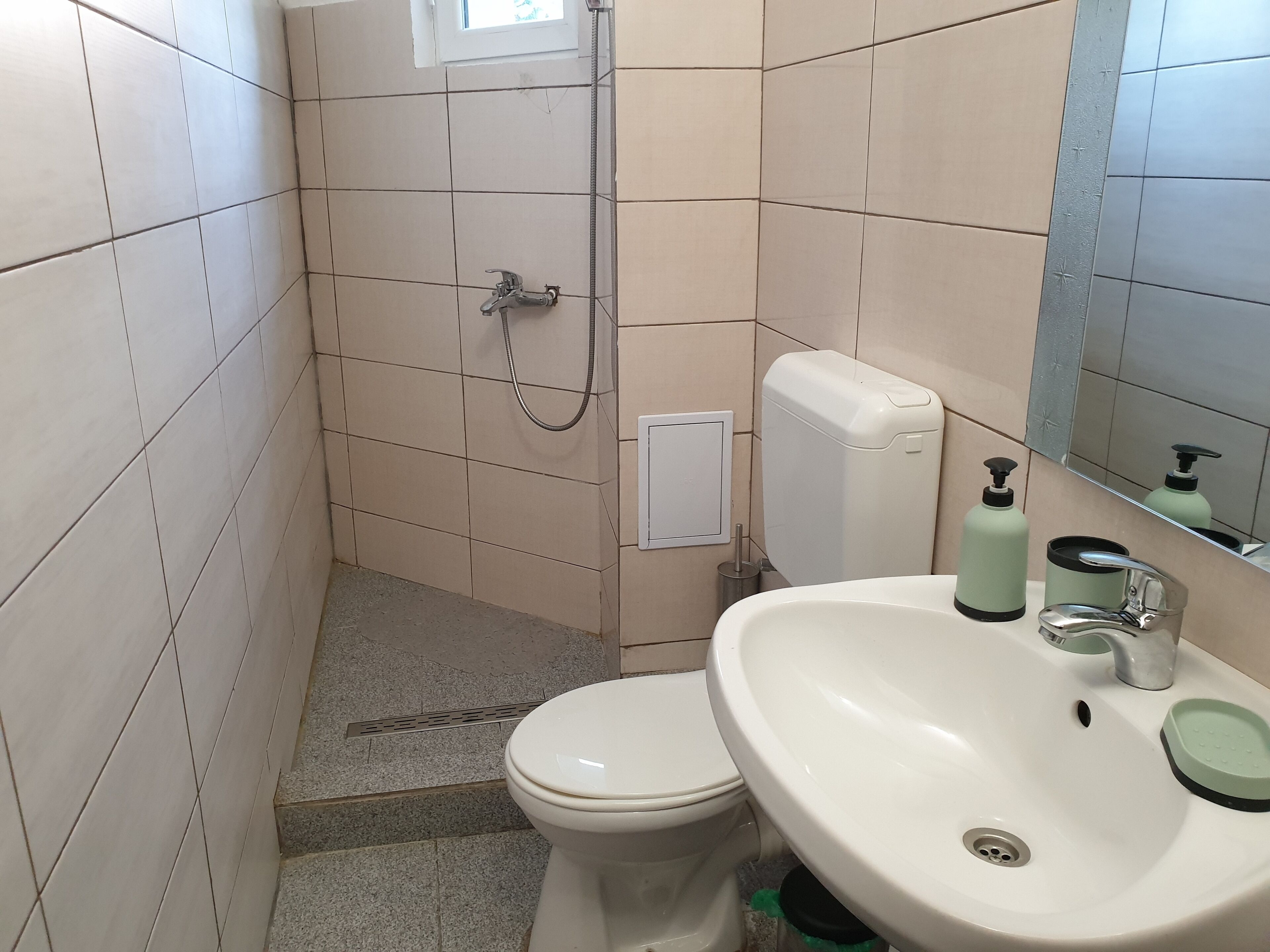 Bruser, håndklæder, Sæbe, Toiletpapir