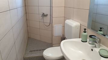 Bruser, håndklæder, Sæbe, Toiletpapir