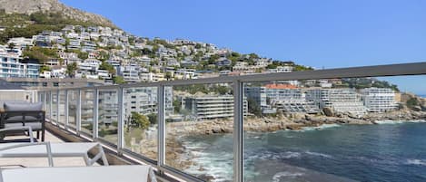 Apartment (2 Bedrooms) | Front of property