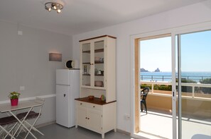 Interior - ARGONAVIS 132 (Estartit)