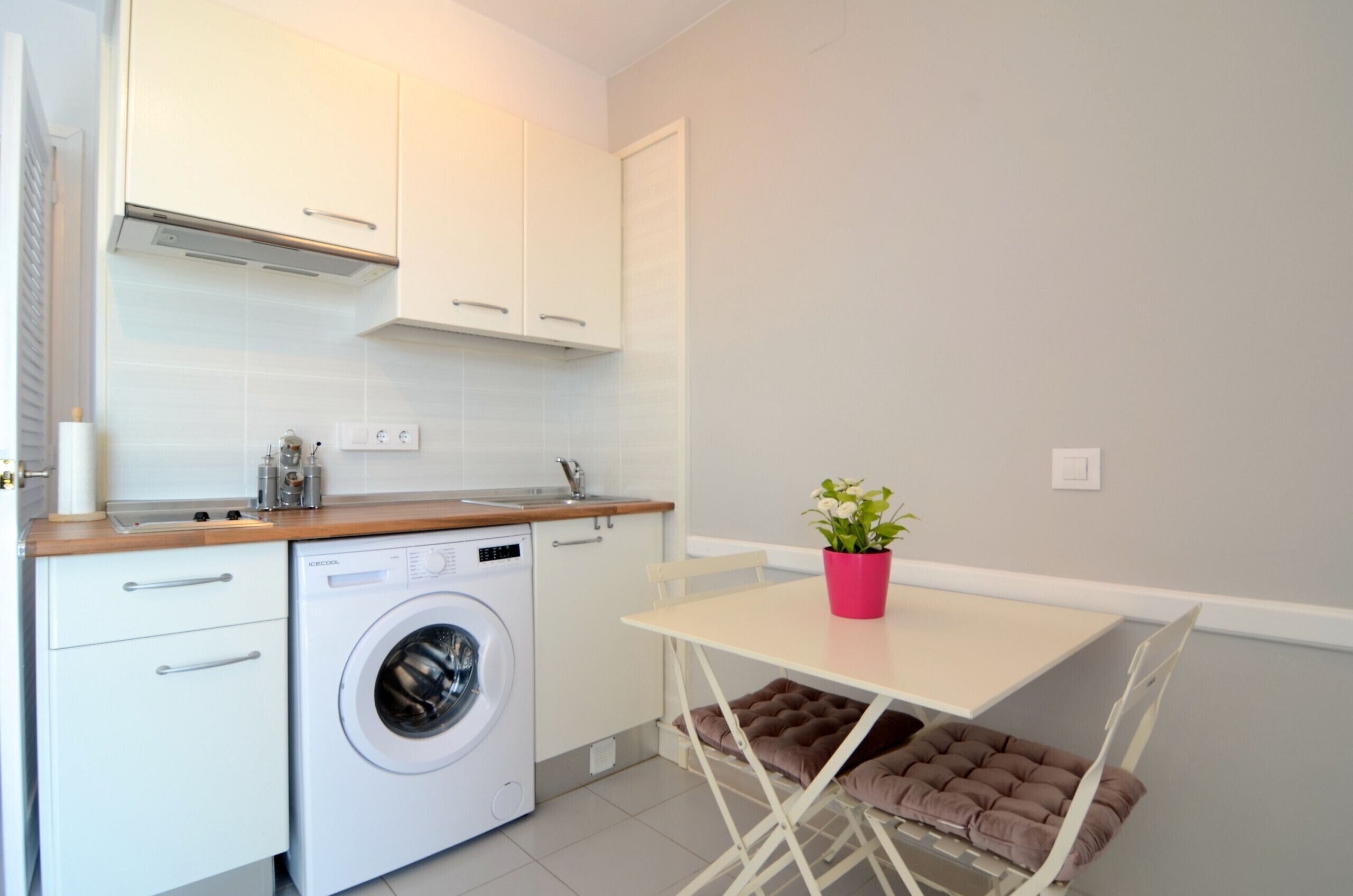 Fridge, microwave, coffee/tea maker, toaster