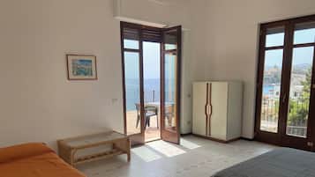 4 bedrooms, travel cot, WiFi, wheelchair access