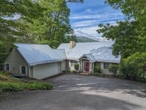 Exterior - Fairway Mountain Retreat-Views-5min to Downtown (Waynesville)