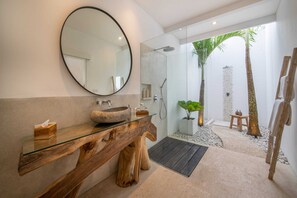 Bathroom - Amazing Jungle View Villa, 4 BR, Ubud With Staff (Ubud)