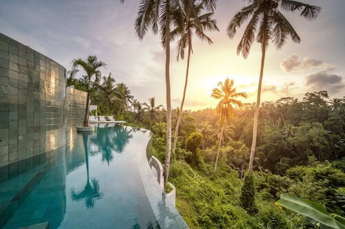 Amazing Jungle View Villa, 4 BR, Ubud With Staff